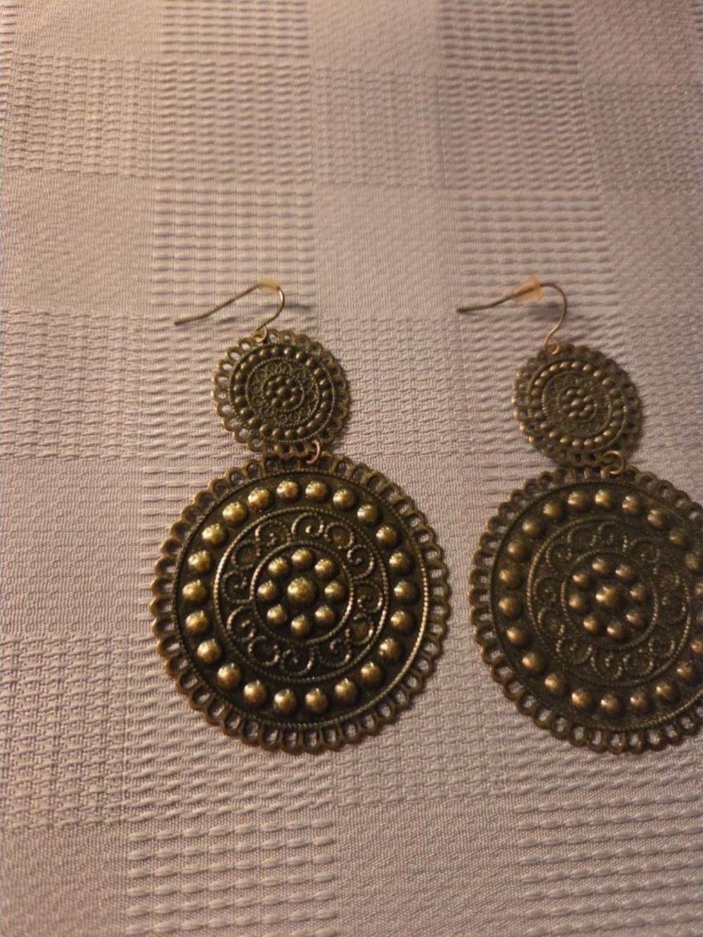 Vintage-Inspired Gold-Tone Filigree Drop Earrings - Picture 4 of 4